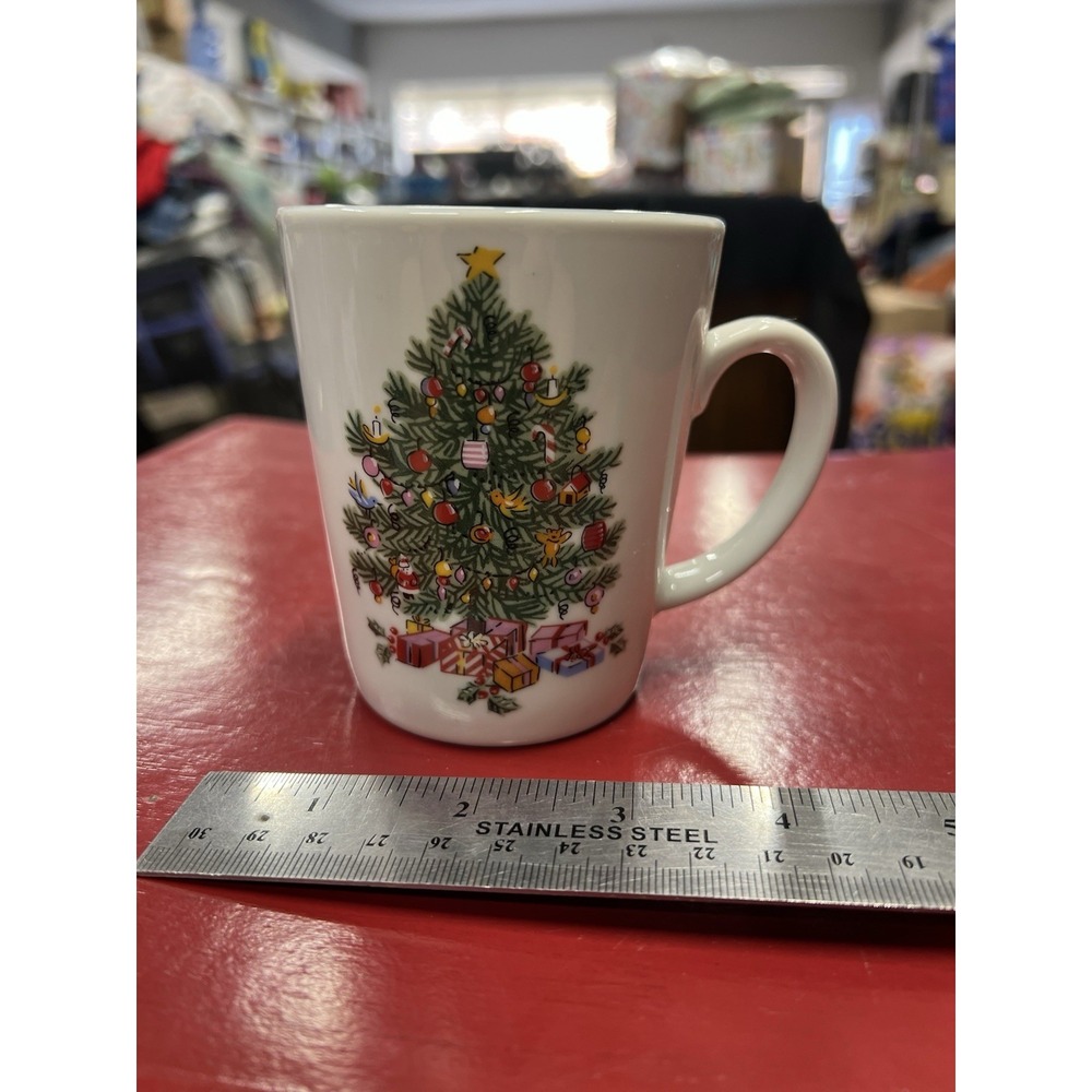 Gibson ~Noel Morning~ 9 Oz Coffee Mugs/Cups Christmas Tree.   EUC‎